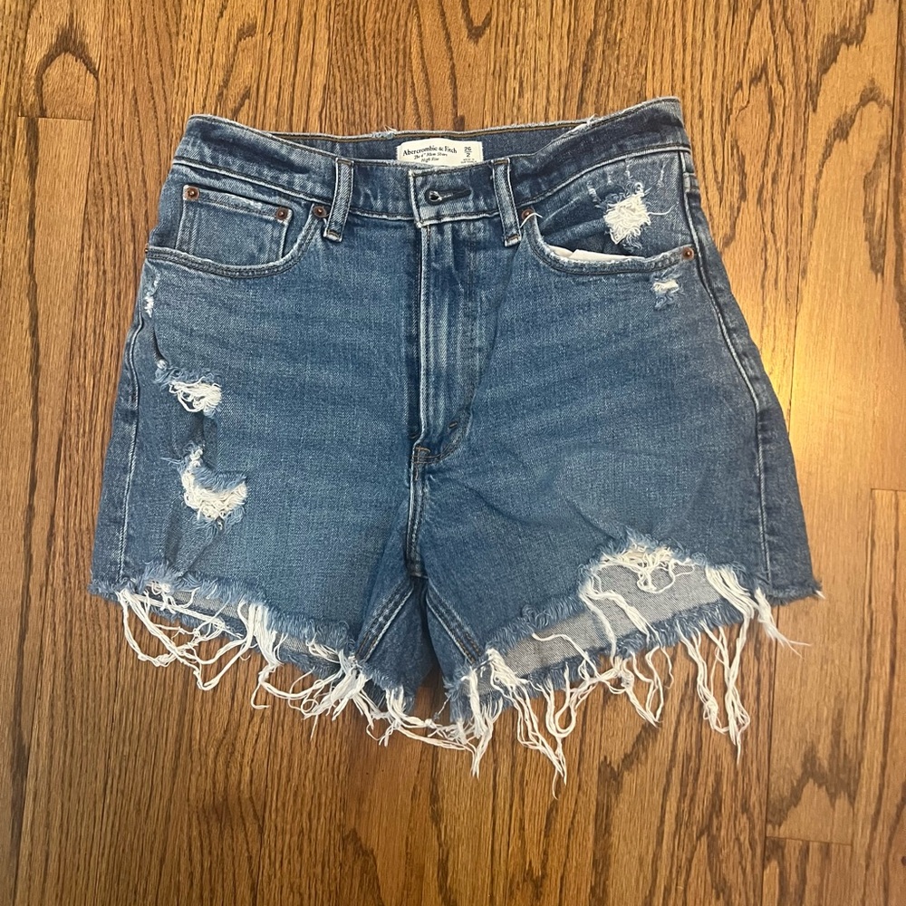 Abercrombie Curve Love 4” Mom Short High Rise Jean Shorts